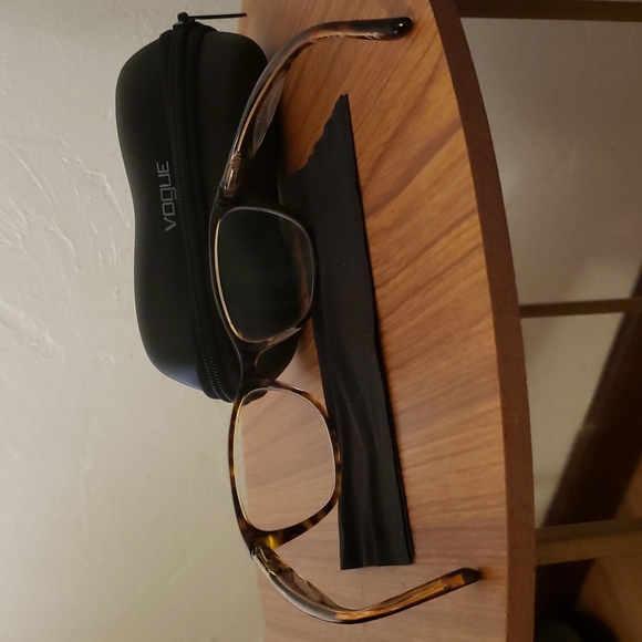 Vogue prescription glasses - Picture 4 of 5